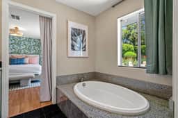 Catalina House - Image 4