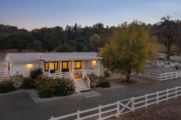 Ross Ranch Casa One at a Working Vineyard - Image 4